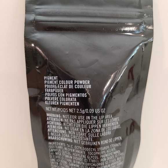 MAC Pigment Mini Loose Powder In Rich Purple - Picture 9 of 11